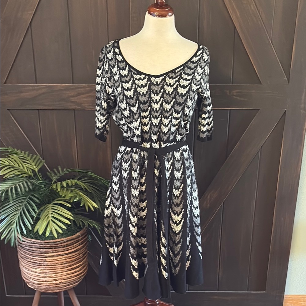 Chic Black and White Patterned Sweater Dress